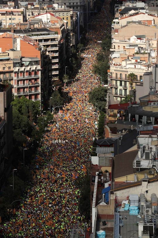 Jutaan warga Catalonia turun ke jalan tuntut kemerdekaan dari Spanyol