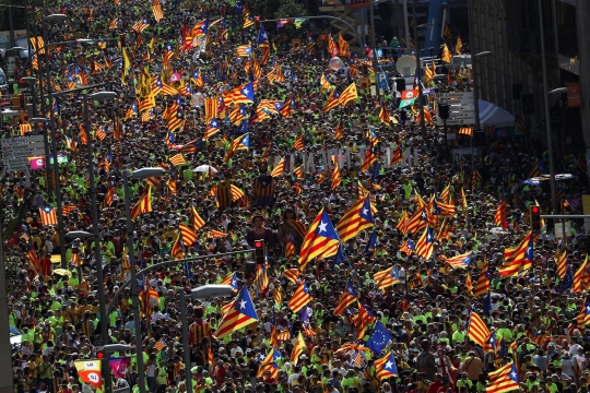 Jutaan warga Catalonia turun ke jalan tuntut kemerdekaan dari Spanyol