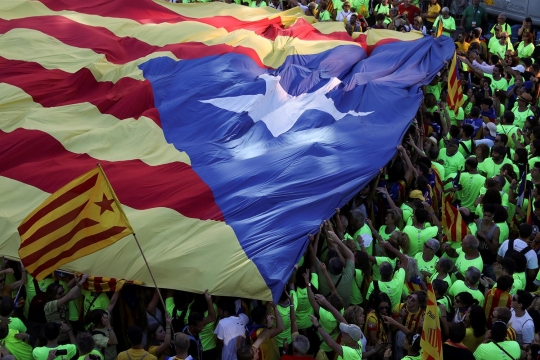 Jutaan warga Catalonia turun ke jalan tuntut kemerdekaan dari Spanyol