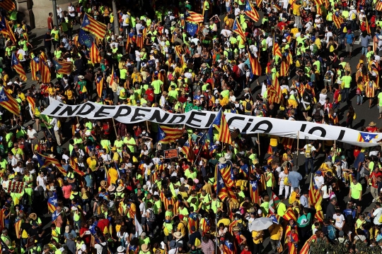 Jutaan warga Catalonia turun ke jalan tuntut kemerdekaan dari Spanyol