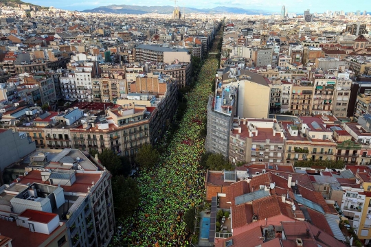 Jutaan warga Catalonia turun ke jalan tuntut kemerdekaan dari Spanyol