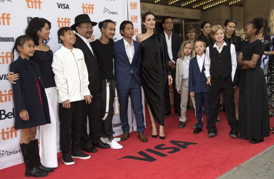 Angelina Jolie bawa semua anaknya ke Festival Film Internasional Toronto