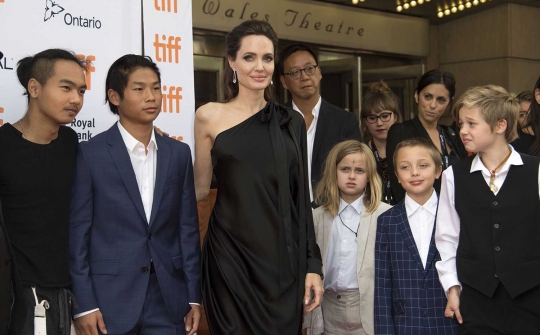 Angelina Jolie bawa semua anaknya ke Festival Film Internasional Toronto