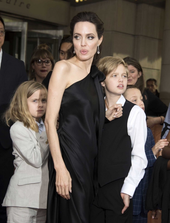 Angelina Jolie bawa semua anaknya ke Festival Film Internasional Toronto