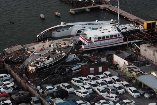 Ganasnya Badai Irma sampai menghempaskan kapal-kapal ke daratan