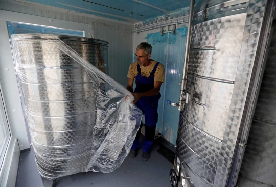 Cara orang Republik Ceko produksi bir buatan sendiri di dalam kontainer