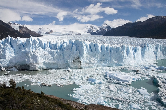 Menyaksikan megahnya formasi es di Gletser Perito Moreno, Argentina