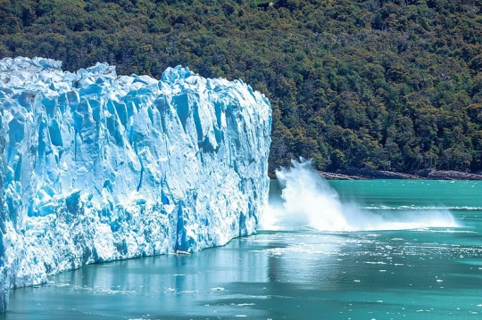 Menyaksikan megahnya formasi es di Gletser Perito Moreno, Argentina