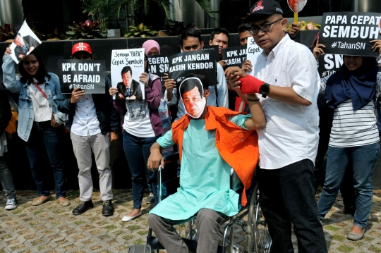 Aktivis geruduk KPK tuntut Setya Novanto segera ditangkap
