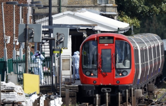 Suasana seusai insiden ledakan kereta bawah tanah di London