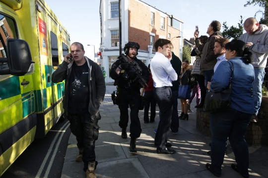 Suasana seusai insiden ledakan kereta bawah tanah di London