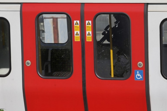 Suasana seusai insiden ledakan kereta bawah tanah di London