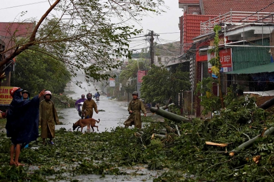 Dahsyatnya kerusakan akibat hantaman Badai Doksuri di Vietnam