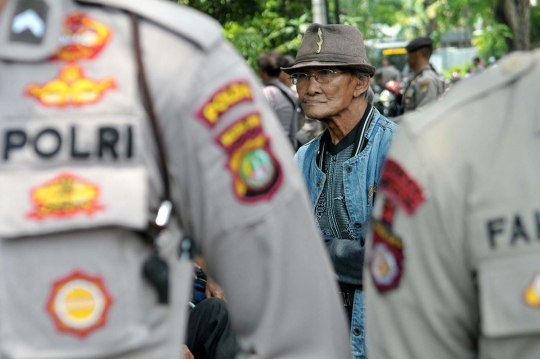 Massa anti-komunis geruduk kantor LBH Jakarta