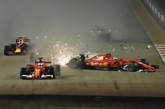 Ngeri, begini momen kecelakaan beruntun mobil F1 di sirkuit Singapura