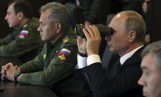 Gaya Putin pantau latihan perang yang getarkan negara Barat