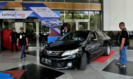 Deretan mobil sitaan yang siap dilelang KPK