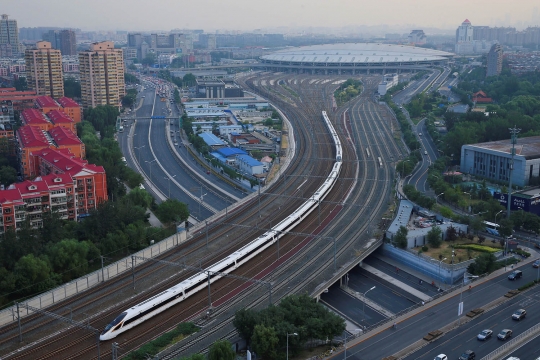 Ini kereta peluru China yang melaju 400 km/jam, tercepat di dunia