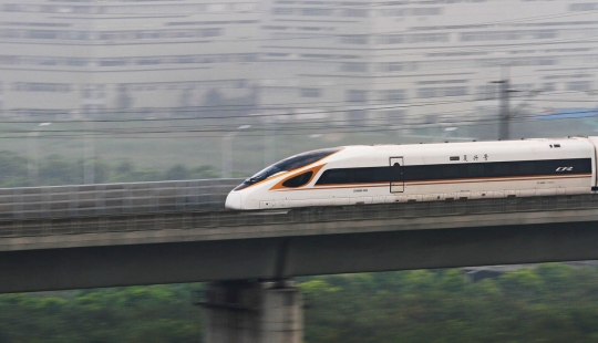 Ini kereta peluru China yang melaju 400 km/jam, tercepat di dunia