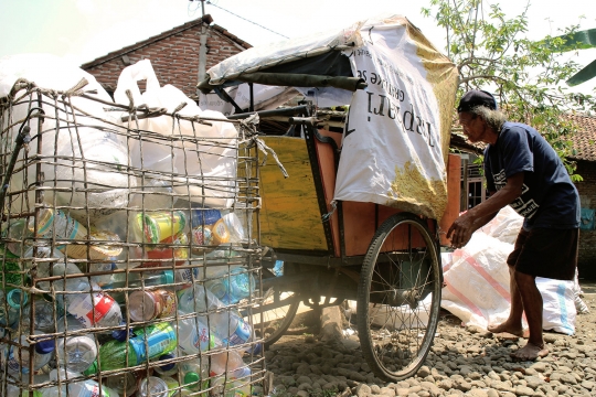 Keprihatinan anak pemulung Sampah bioskop di Banyumas