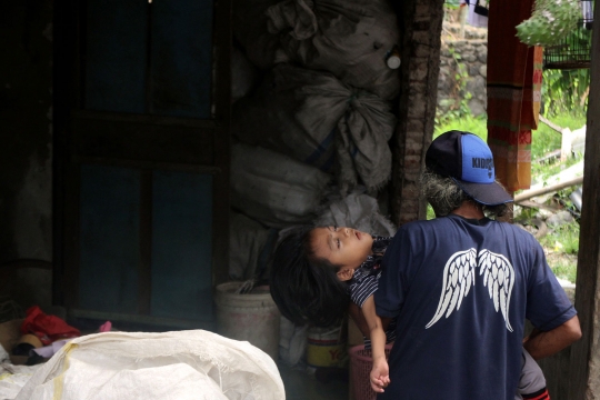 Keprihatinan anak pemulung Sampah bioskop di Banyumas