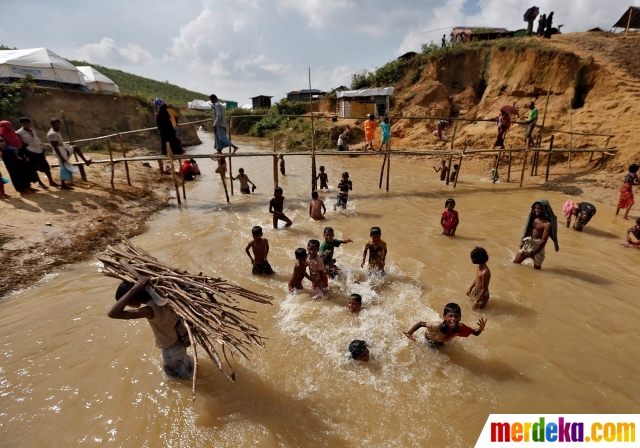 indah com Gembiranya anak  anak  Rohingya bermain di sungai 