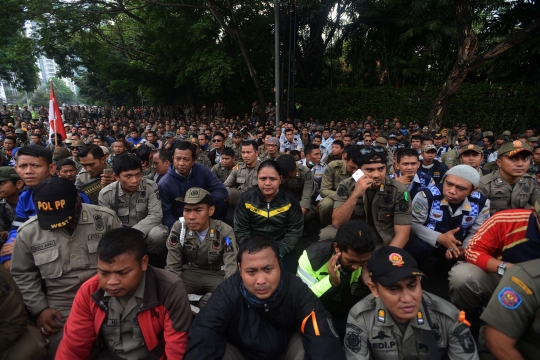 Ratusan anggota Satpol PP dan Dishub geruduk Kemenpan RB tuntut diangkat jadi PNS