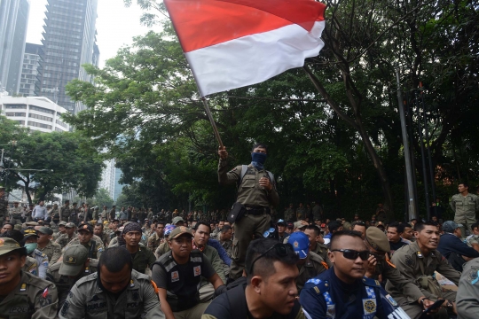 Ratusan anggota Satpol PP dan Dishub geruduk Kemenpan RB tuntut diangkat jadi PNS