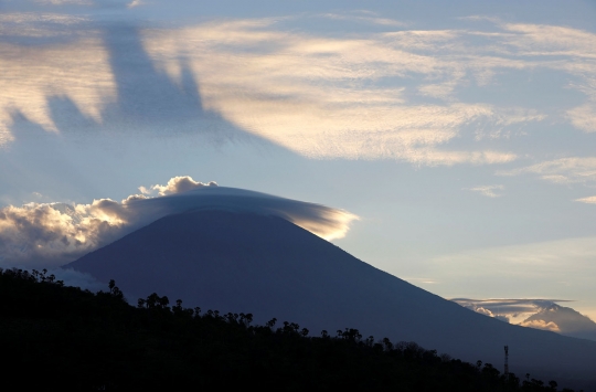 Menikmati panorama Gunung Agung yang sangat memesona