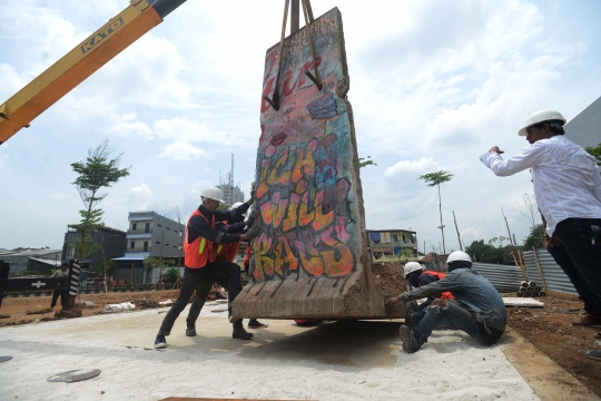 Pecahan tembok Berlin hiasi RPTRA Kalijodo