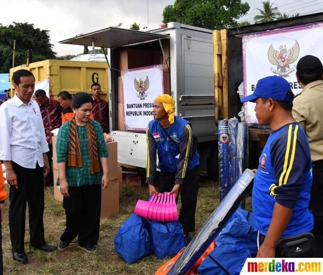 Foto : Jokowi sambangi pengungsi Gunung Agung di GOR 