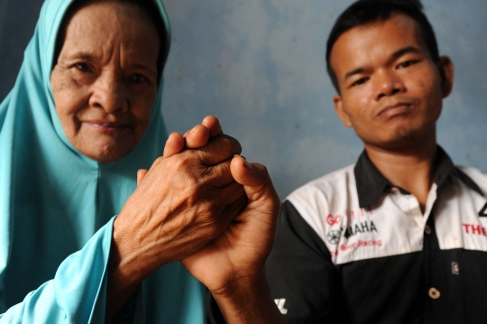 Atas dasar cinta, pemuda di Bogor nikahi nenek 67 tahun