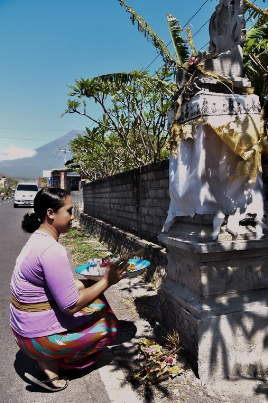 Gunung Agung berstatus awas, warga Bali berdoa mohon keselamatan
