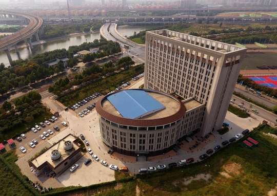 Aneh, gedung di China ini mirip kloset duduk