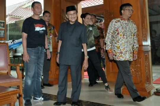 Habibie galang partisipasi masyarakat mendanai pengembangan pesawat R80