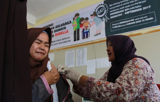 Ekspresi 400 anak pesantren saat divaksinasi campak dan rubella