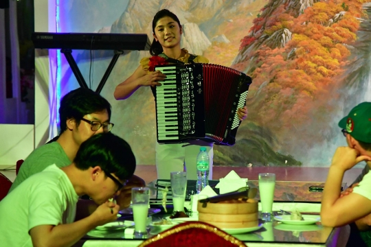 Geliat restoran Korea Utara warnai hiburan malam di Dubai