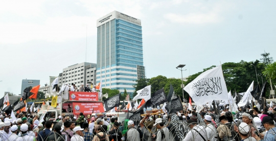 Ribuan massa aksi 299 blokir Jalan Gatot Subroto