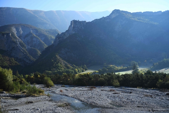 Penampakan sungai di Pegunungan Alpen yang semakin mengering