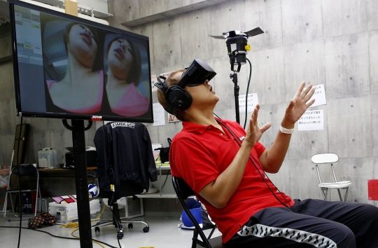 Mengintip proses syuting video porno berbasis VR di Jepang
