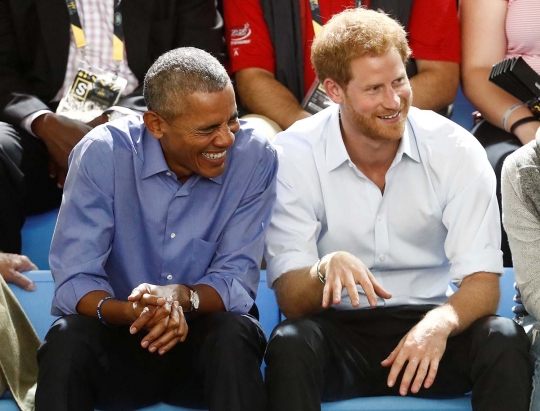 Keseruan Barack Obama dan Pangeran Harry nonton pertandingan basket di Kanada