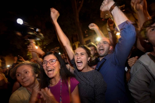 Euforia warga Catalunya rayakan hasil referendum kemerdekaan