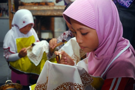 Hari Batik Nasional, murid SD se-Bogor belajar membatik