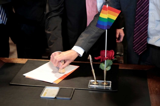 Pasangan gay ini resmi nikah secara legal di Jerman