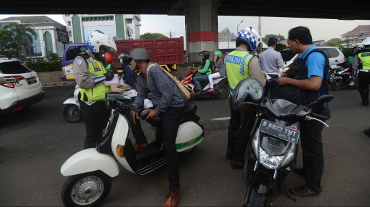 Petugas gabungan gelar razia incar STNK mati