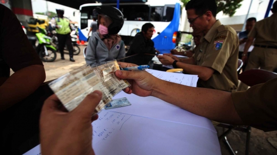 Petugas gabungan gelar razia incar STNK mati