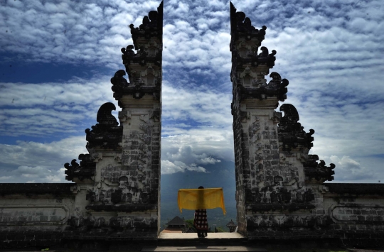 Status awas Gunung Agung diperkirakan pengaruhi kunjungan turis