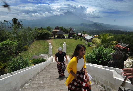 Status awas Gunung Agung diperkirakan pengaruhi kunjungan turis