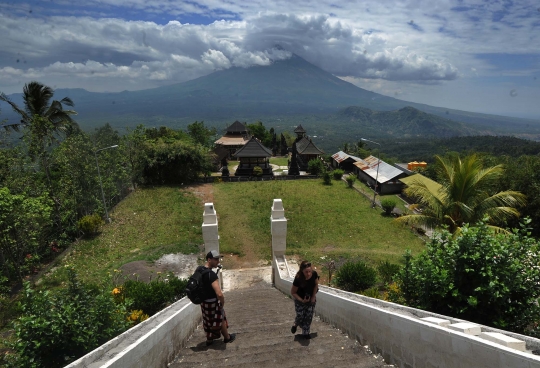 Status awas Gunung Agung diperkirakan pengaruhi kunjungan turis