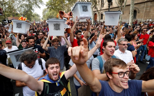 Referendum kemerdekaan dilarang, massa menyemut dan lumpuhkan jalanan Barcelona